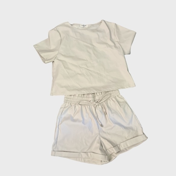 Zenana vegan leather paper bag waist short set. Off white. Medium. NWOT - Picture 2 of 3
